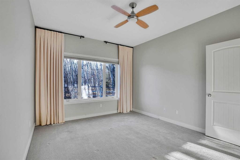 27-925 Imperial Drive, Diamond Valley, AB - Indoor Photo Showing Other Room