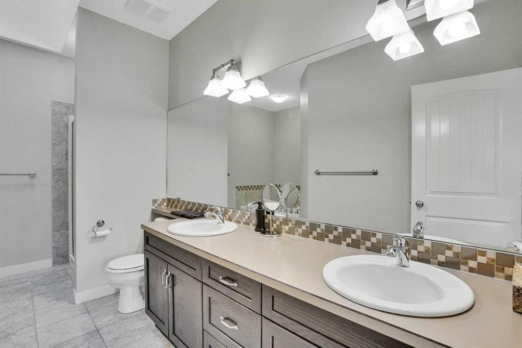 27-925 Imperial Drive, Diamond Valley, AB - Indoor Photo Showing Bathroom