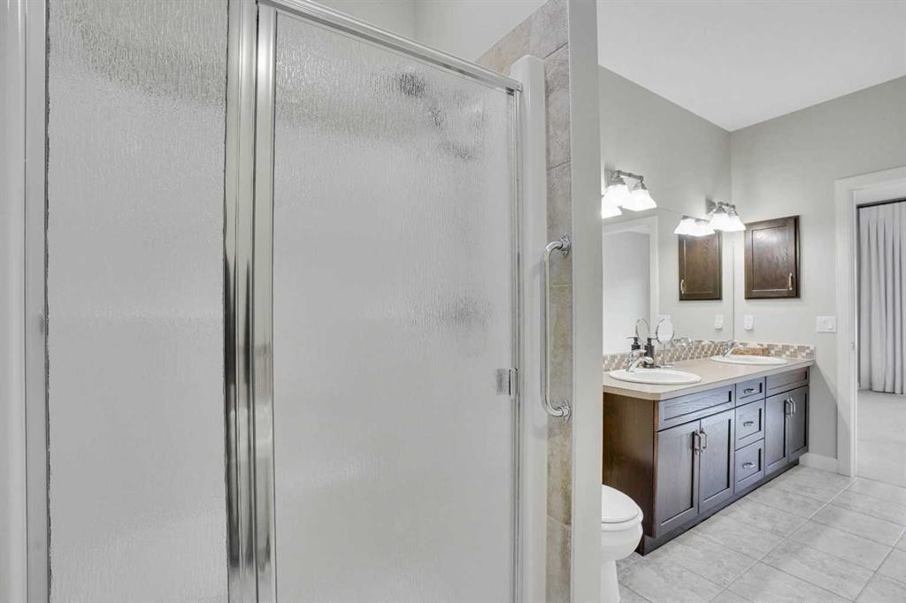 27-925 Imperial Drive, Diamond Valley, AB - Indoor Photo Showing Bathroom