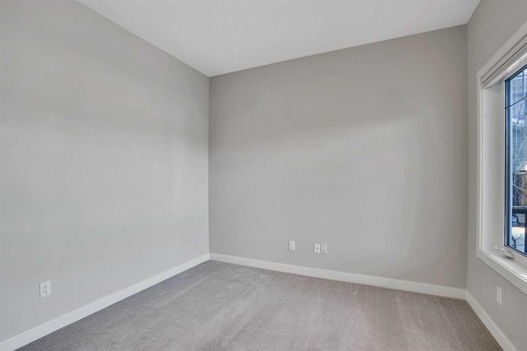 27-925 Imperial Drive, Diamond Valley, AB - Indoor Photo Showing Other Room