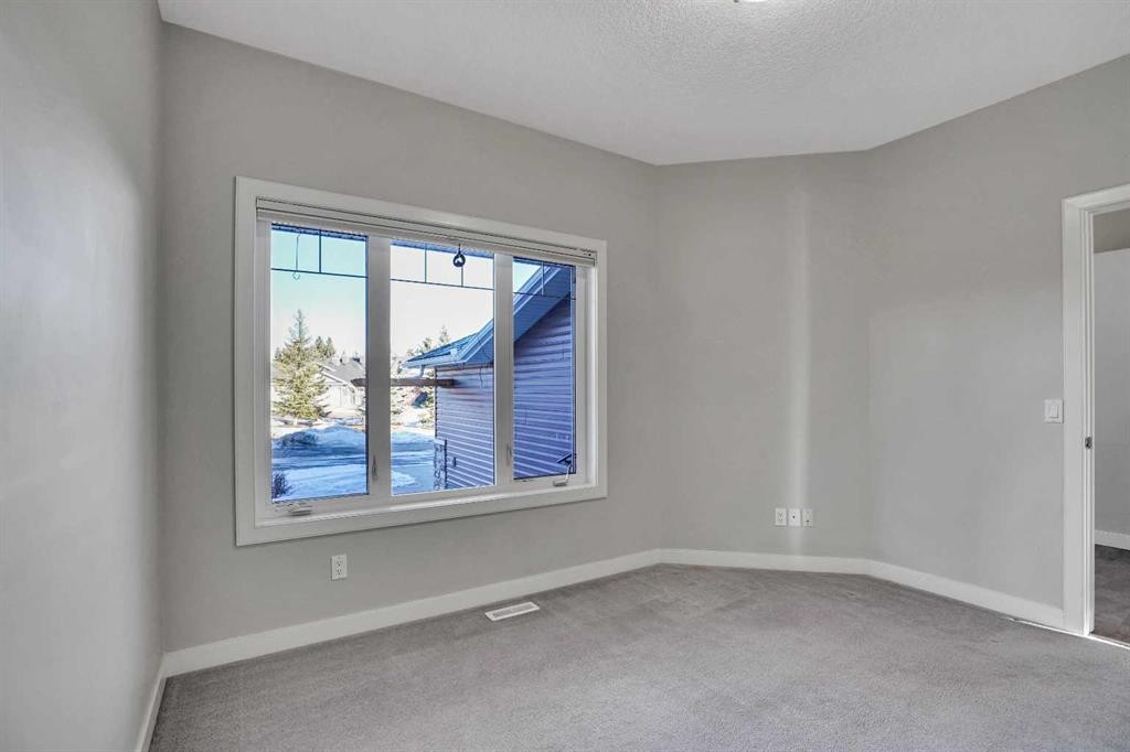 27-925 Imperial Drive, Diamond Valley, AB - Indoor Photo Showing Other Room