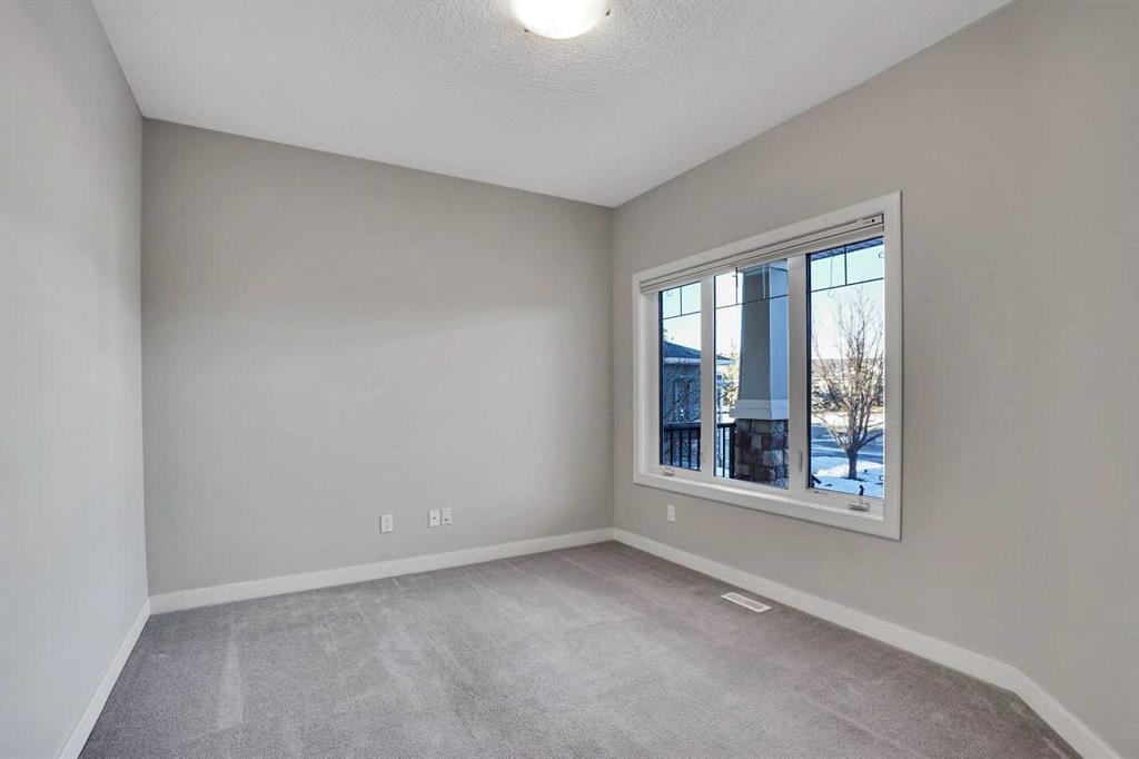 27-925 Imperial Drive, Diamond Valley, AB - Indoor Photo Showing Other Room