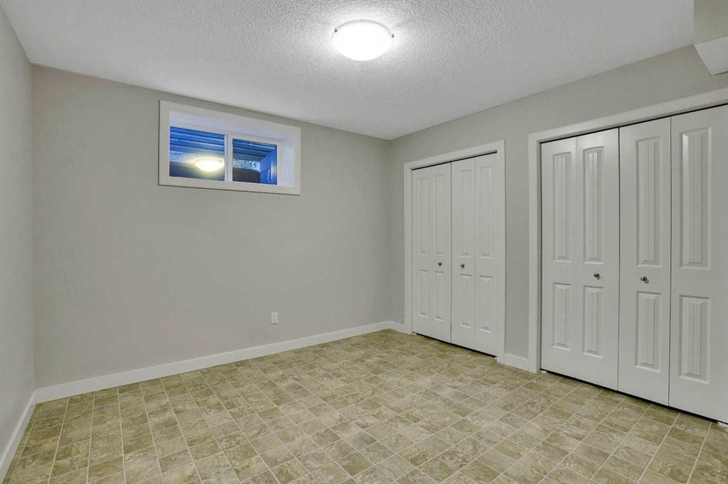 27-925 Imperial Drive, Diamond Valley, AB - Indoor Photo Showing Other Room