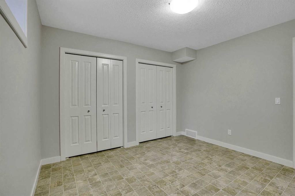 27-925 Imperial Drive, Diamond Valley, AB - Indoor Photo Showing Other Room
