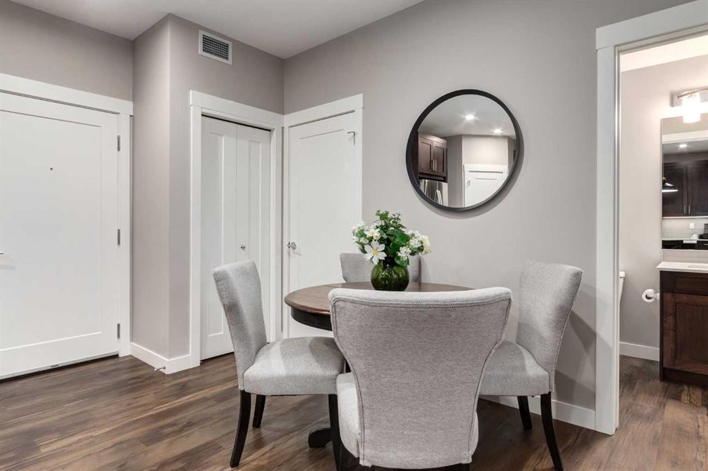312-10 Walgrove Walk Se, Calgary, AB - Indoor Photo Showing Dining Room