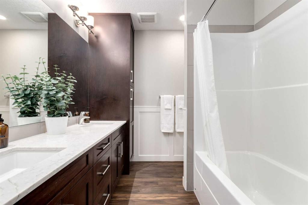 312-10 Walgrove Walk Se, Calgary, AB - Indoor Photo Showing Bathroom