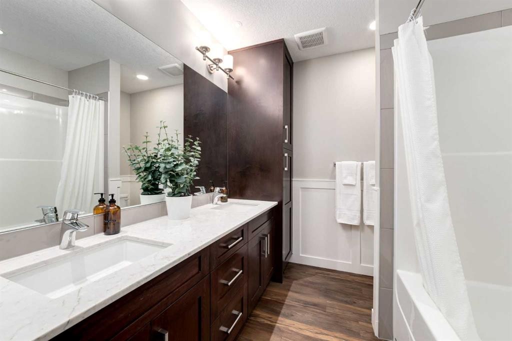 312-10 Walgrove Walk Se, Calgary, AB - Indoor Photo Showing Bathroom
