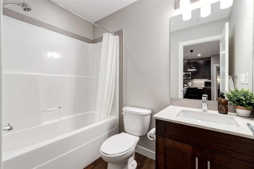 312-10 Walgrove Walk Se, Calgary, AB - Indoor Photo Showing Bathroom
