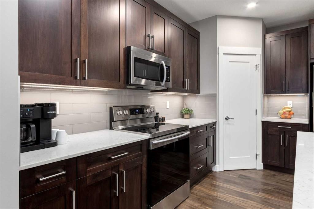 312-10 Walgrove Walk Se, Calgary, AB - Indoor Photo Showing Kitchen