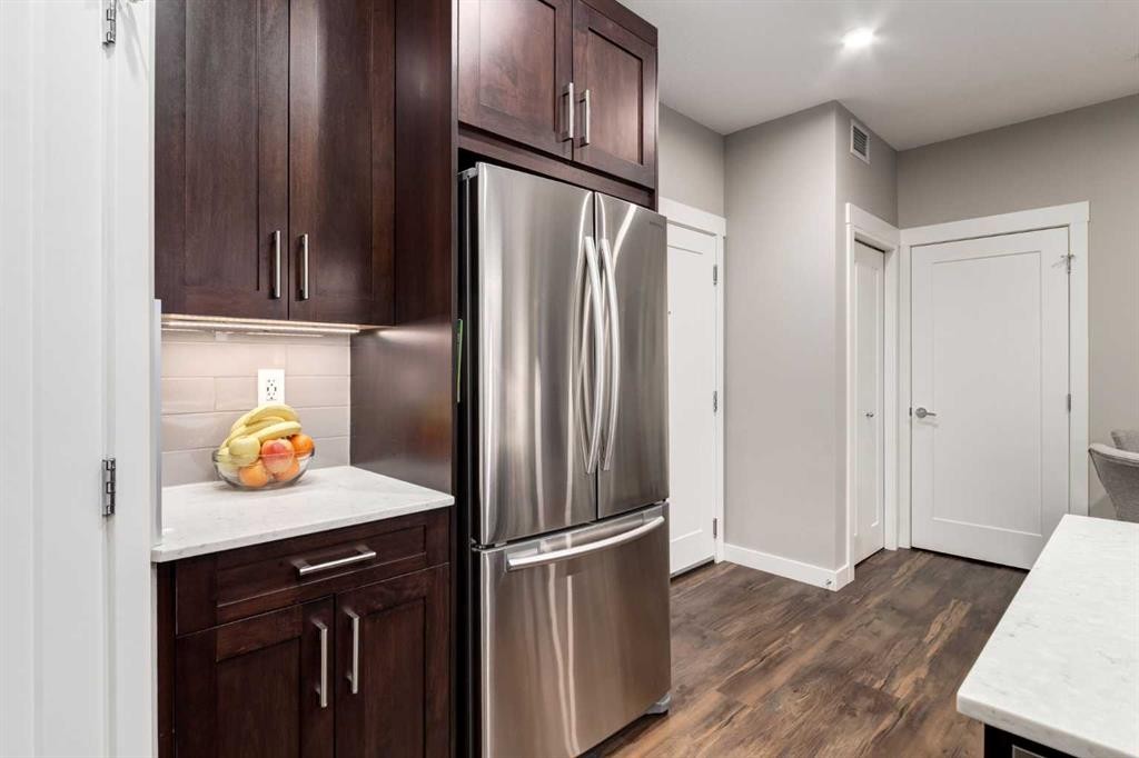 312-10 Walgrove Walk Se, Calgary, AB - Indoor Photo Showing Kitchen