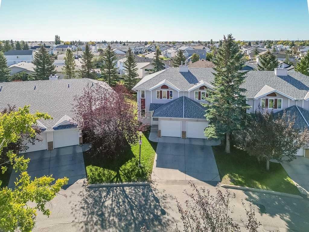 100 Catalina Circle Ne, Calgary, AB - Outdoor