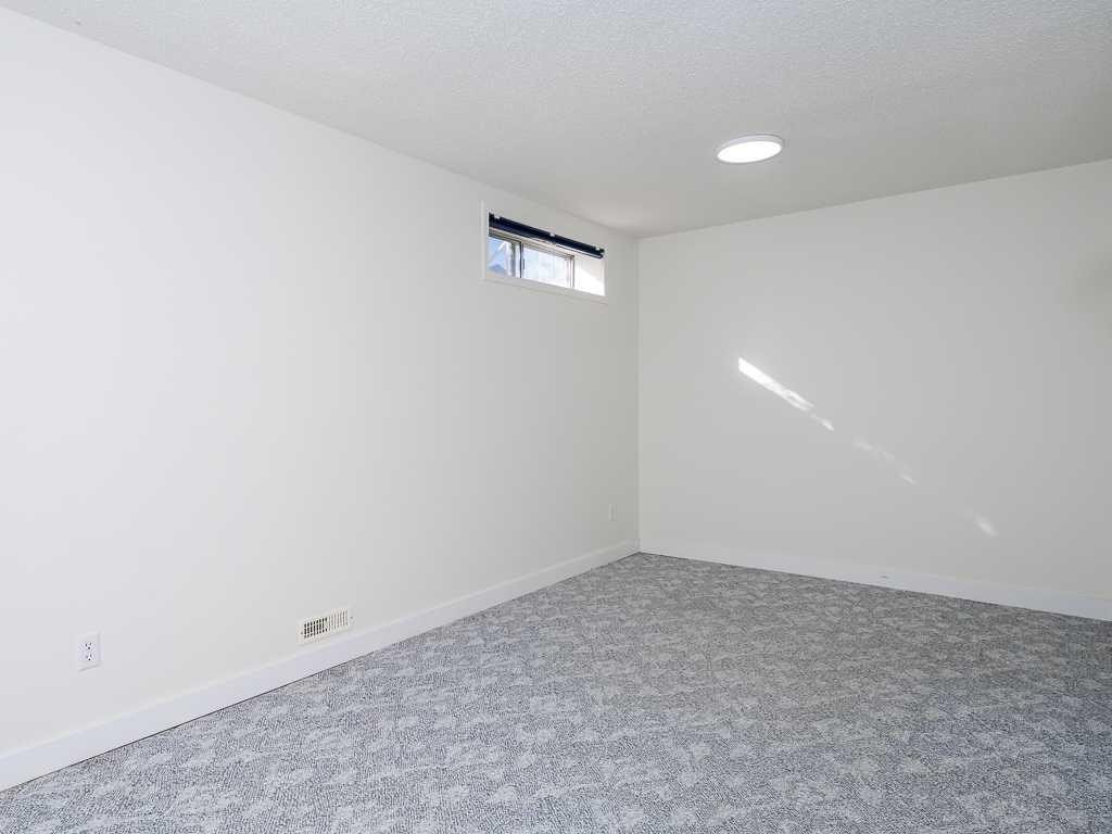 100 Catalina Circle Ne, Calgary, AB - Indoor Photo Showing Other Room