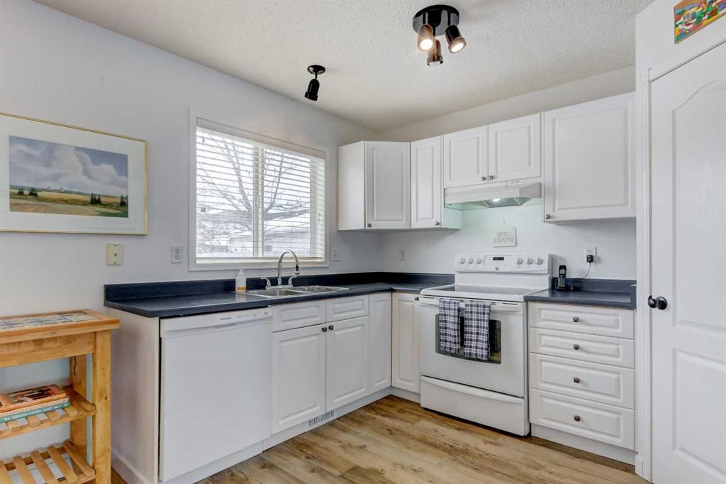 104 Somerside Common Sw, Calgary, AB