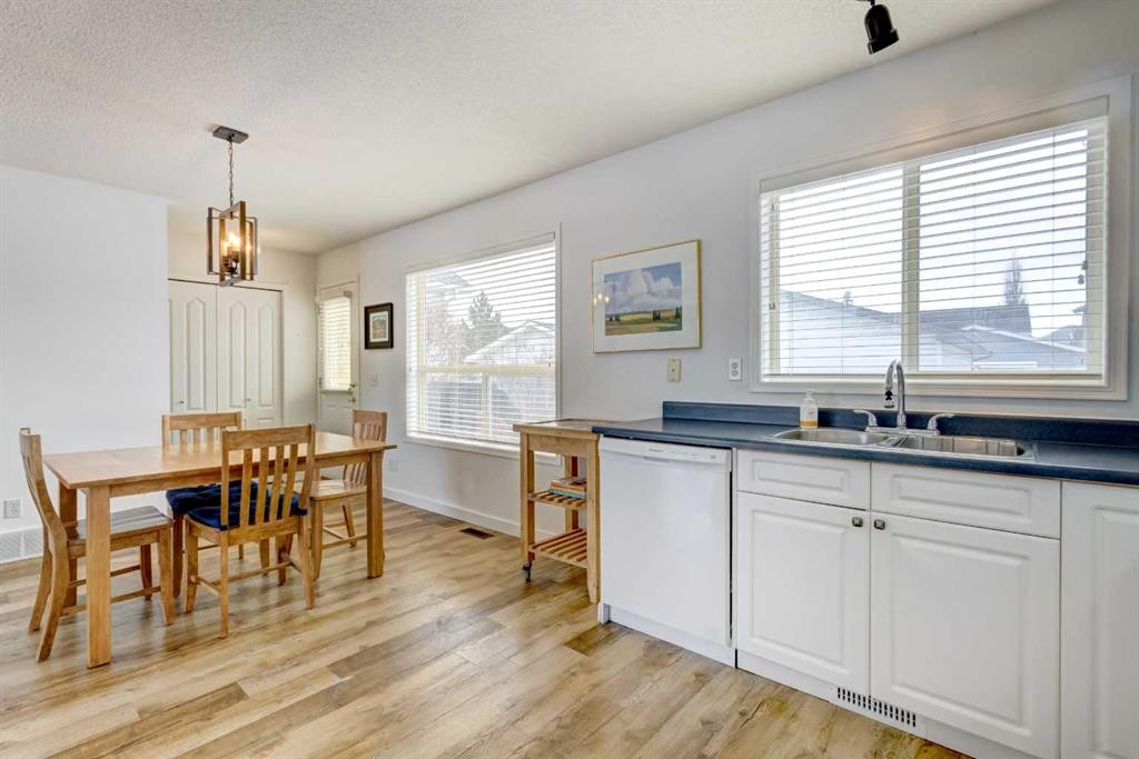 104 Somerside Common Sw, Calgary, AB