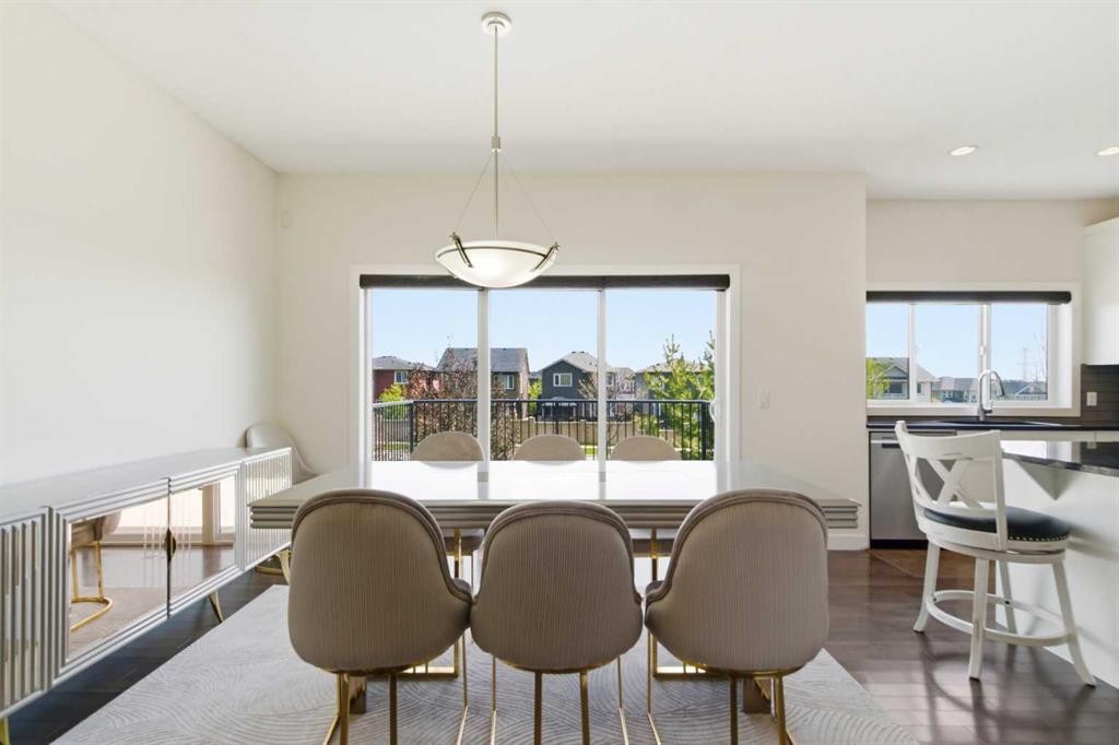 21 Evansview Manor Nw, Calgary, AB - Indoor Photo Showing Other Room