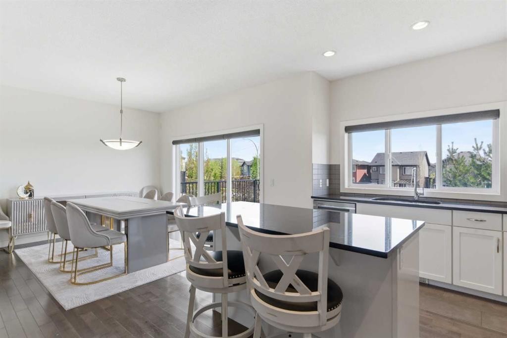 21 Evansview Manor Nw, Calgary, AB - Indoor Photo Showing Dining Room