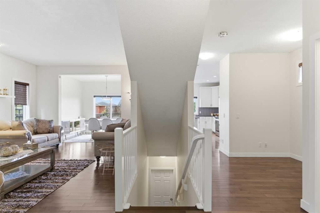21 Evansview Manor Nw, Calgary, AB - Indoor Photo Showing Other Room