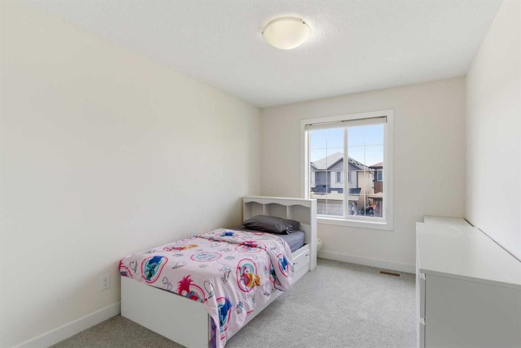 21 Evansview Manor Nw, Calgary, AB - Indoor Photo Showing Bedroom