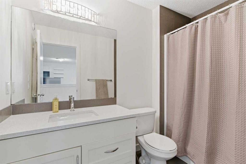 21 Evansview Manor Nw, Calgary, AB - Indoor Photo Showing Bathroom