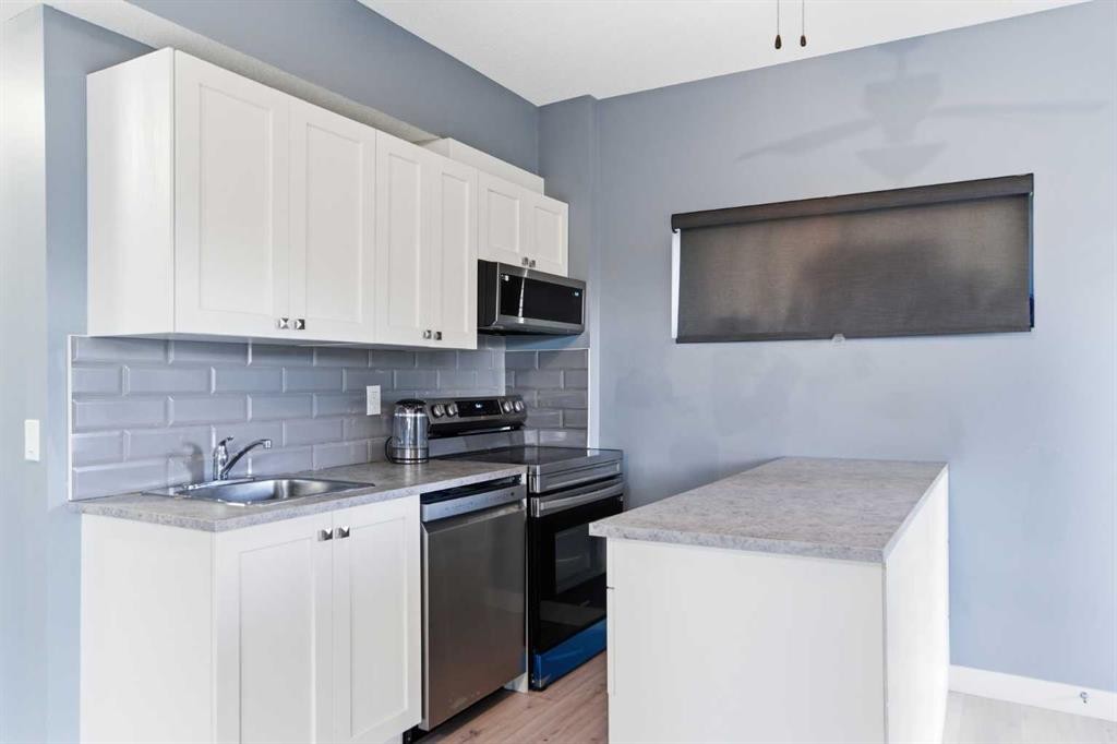 21 Evansview Manor Nw, Calgary, AB - Indoor Photo Showing Kitchen