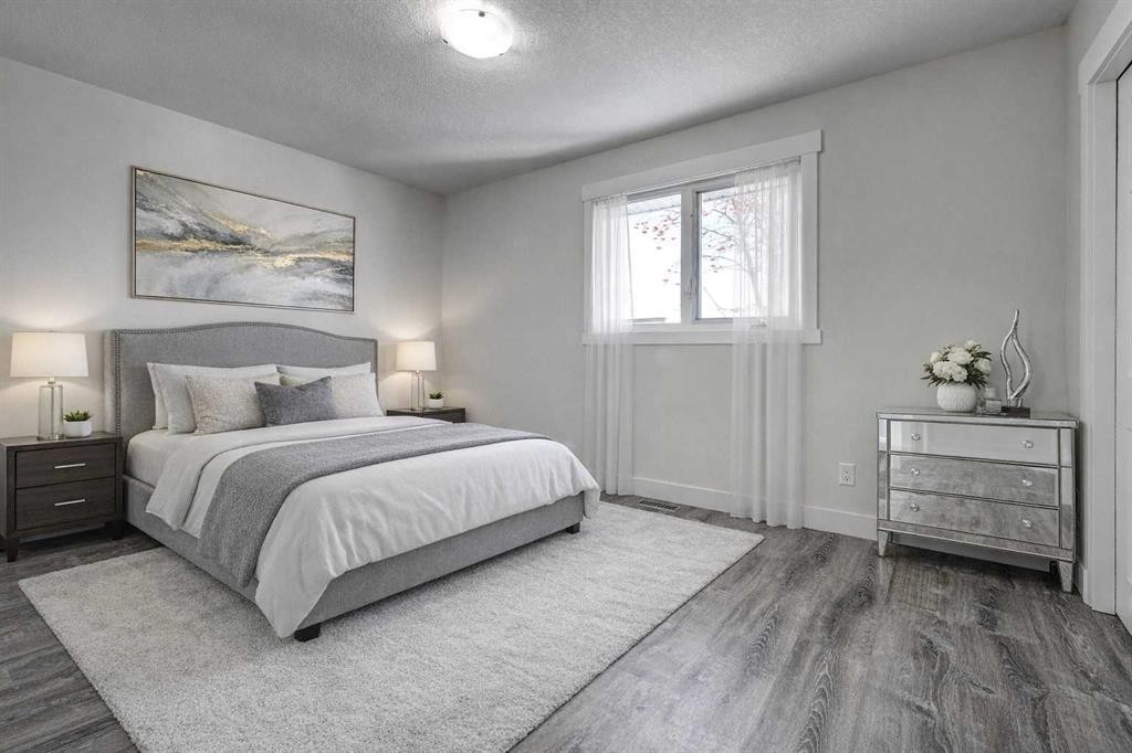 36 Pennsburg Place Se, Calgary, AB - Indoor Photo Showing Bedroom
