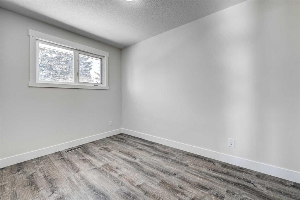 36 Pennsburg Place Se, Calgary, AB - Indoor Photo Showing Other Room