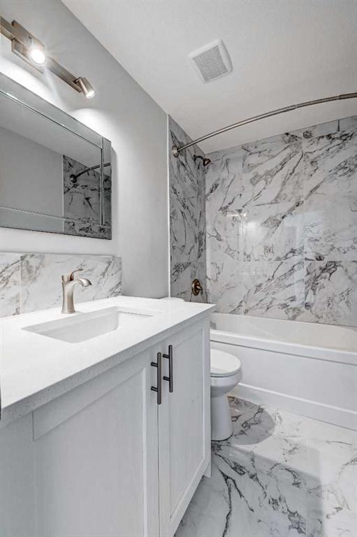 36 Pennsburg Place Se, Calgary, AB - Indoor Photo Showing Bathroom