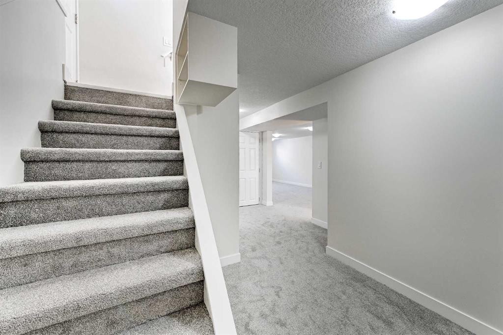 36 Pennsburg Place Se, Calgary, AB - Indoor Photo Showing Other Room