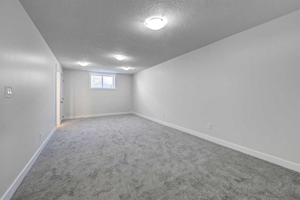 36 Pennsburg Place Se, Calgary, AB - Indoor Photo Showing Other Room