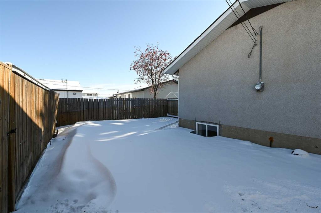 36 Pennsburg Place Se, Calgary, AB - Outdoor With Exterior