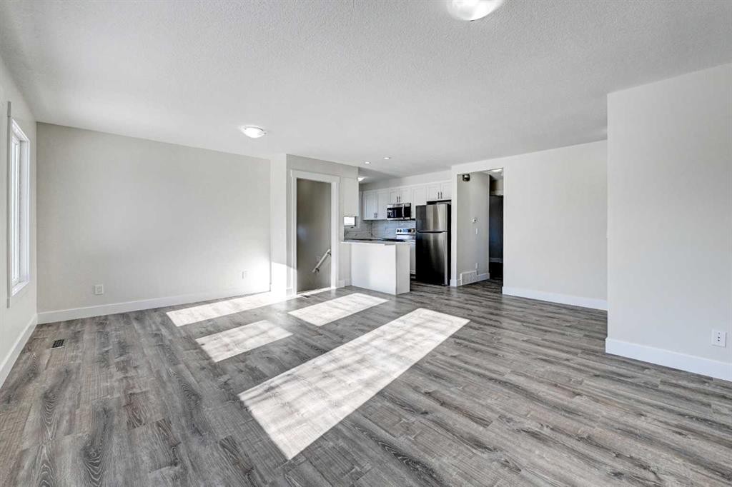 36 Pennsburg Place Se, Calgary, AB - Indoor Photo Showing Other Room