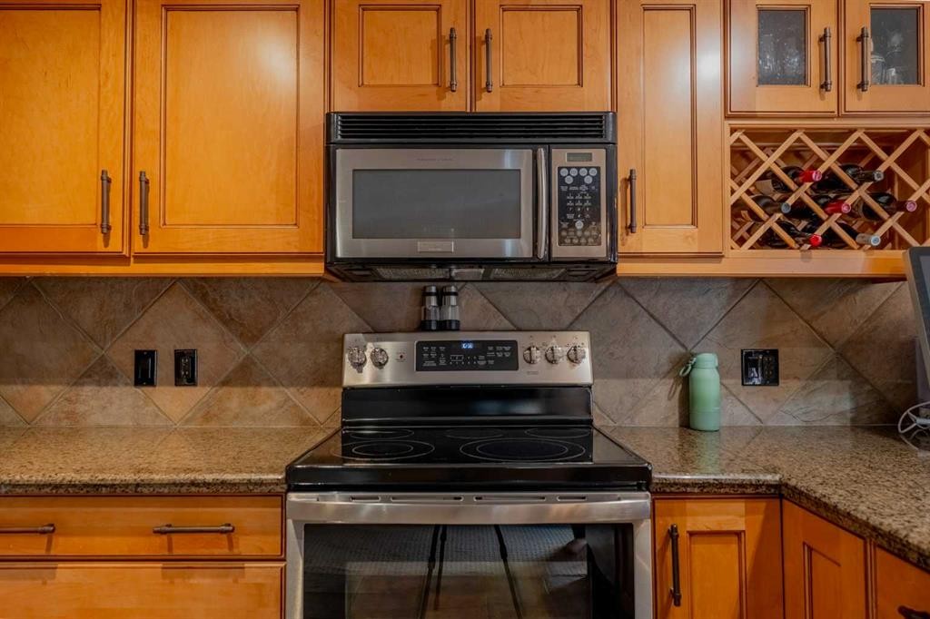 313-170 Crossbow Place, Canmore, AB - Indoor Photo Showing Kitchen