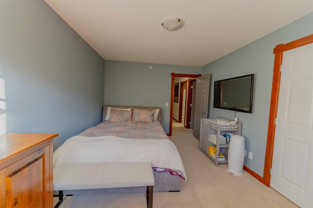 313-170 Crossbow Place, Canmore, AB - Indoor Photo Showing Bedroom