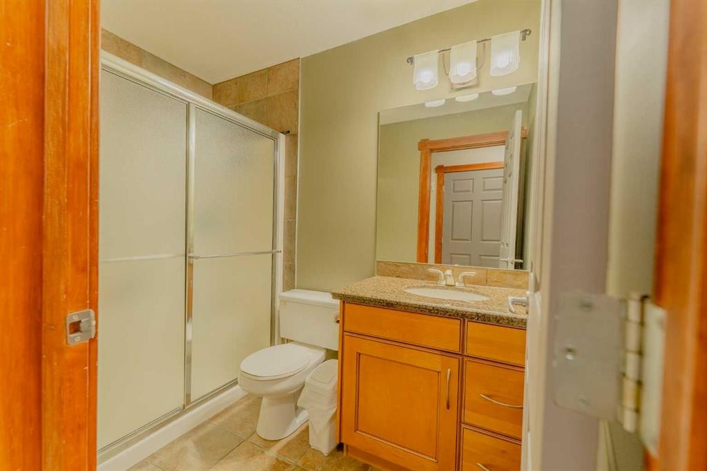 313-170 Crossbow Place, Canmore, AB - Indoor Photo Showing Bathroom