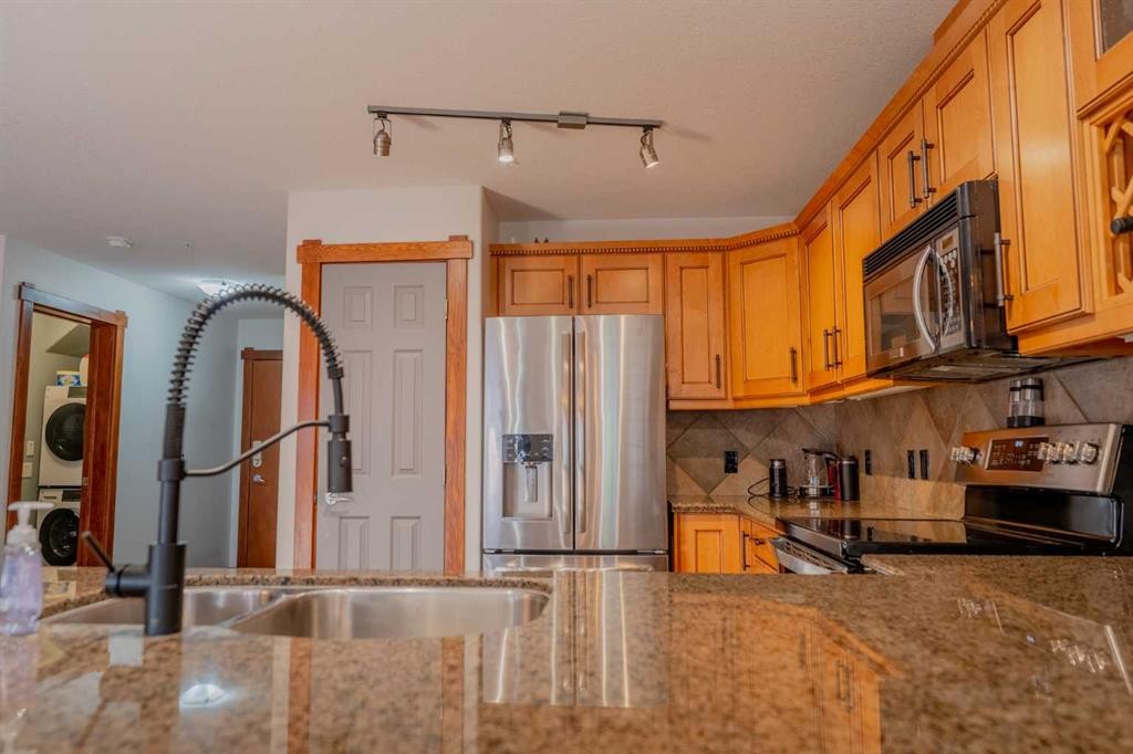 313-170 Crossbow Place, Canmore, AB - Indoor Photo Showing Kitchen With Double Sink