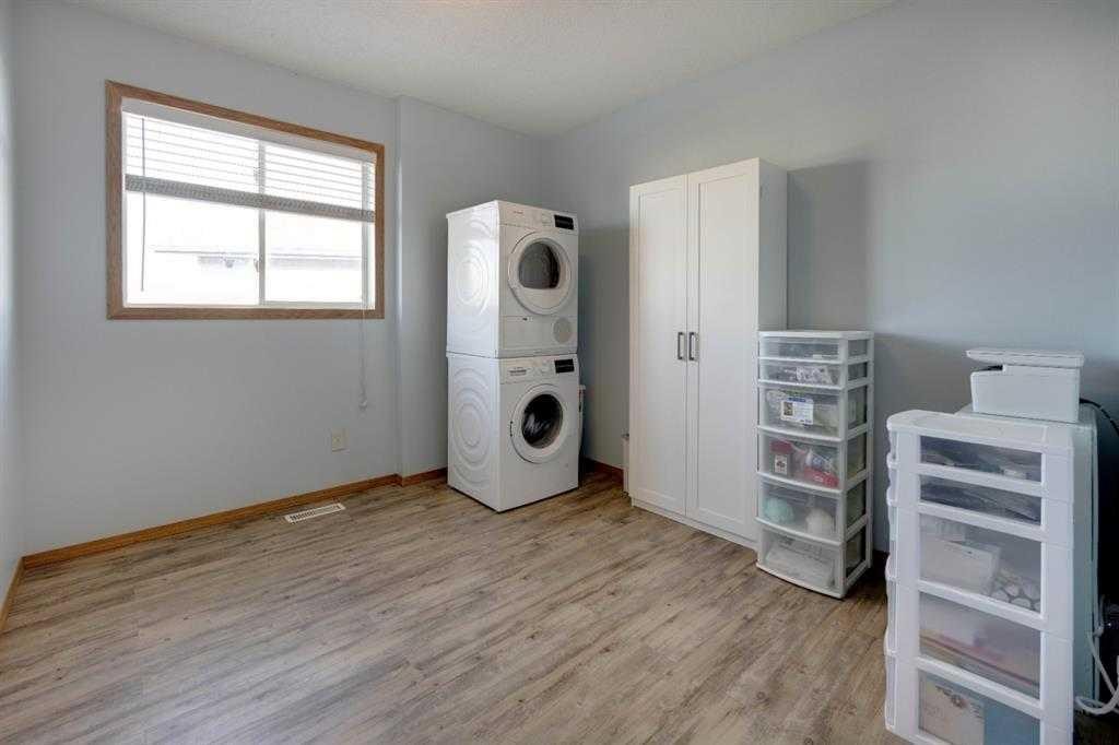 191 Applebrook Circle Se, Calgary, AB - Indoor Photo Showing Laundry Room