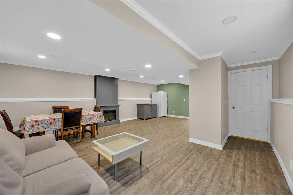 191 Applebrook Circle Se, Calgary, AB - Indoor With Fireplace