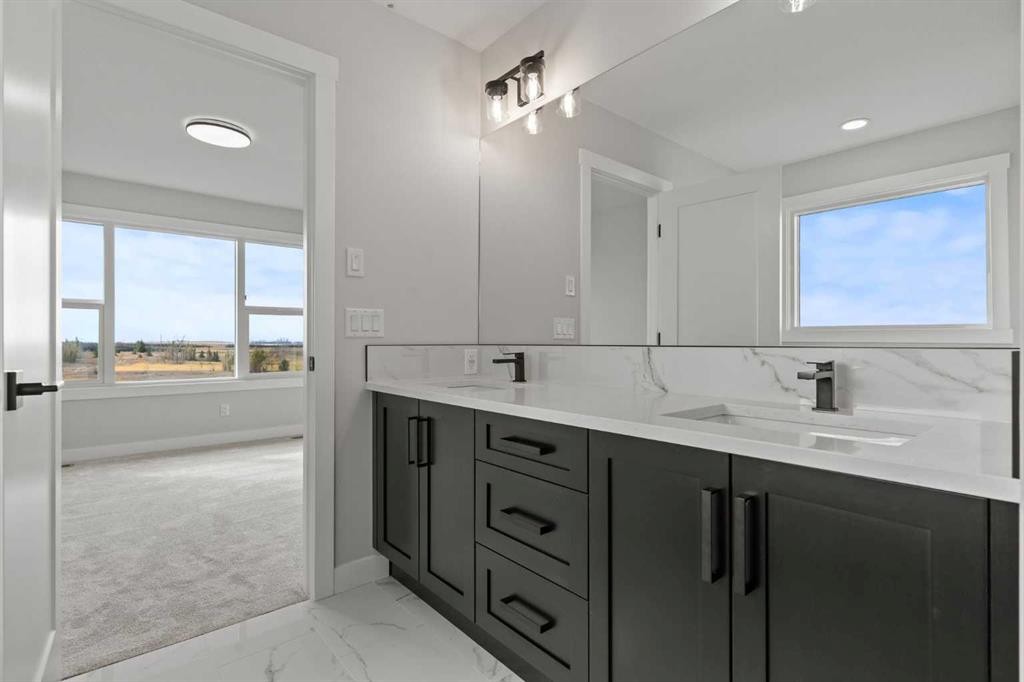 302 Kinniburgh Loop, Chestermere, AB - Indoor Photo Showing Bathroom