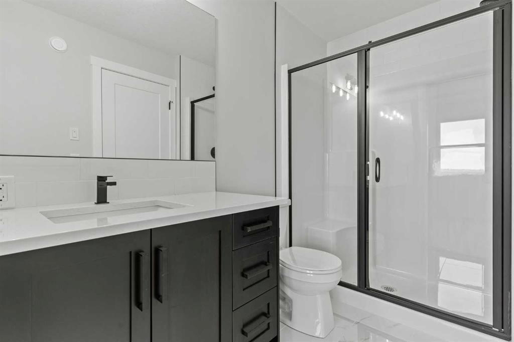 302 Kinniburgh Loop, Chestermere, AB - Indoor Photo Showing Bathroom