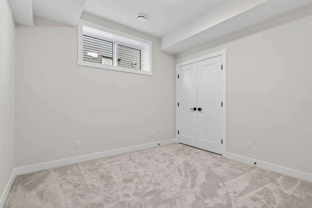 302 Kinniburgh Loop, Chestermere, AB - Indoor Photo Showing Other Room
