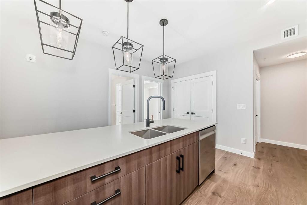7121-1802 Mahogany Boulevard Se, Calgary, AB - Indoor Photo Showing Kitchen With Double Sink