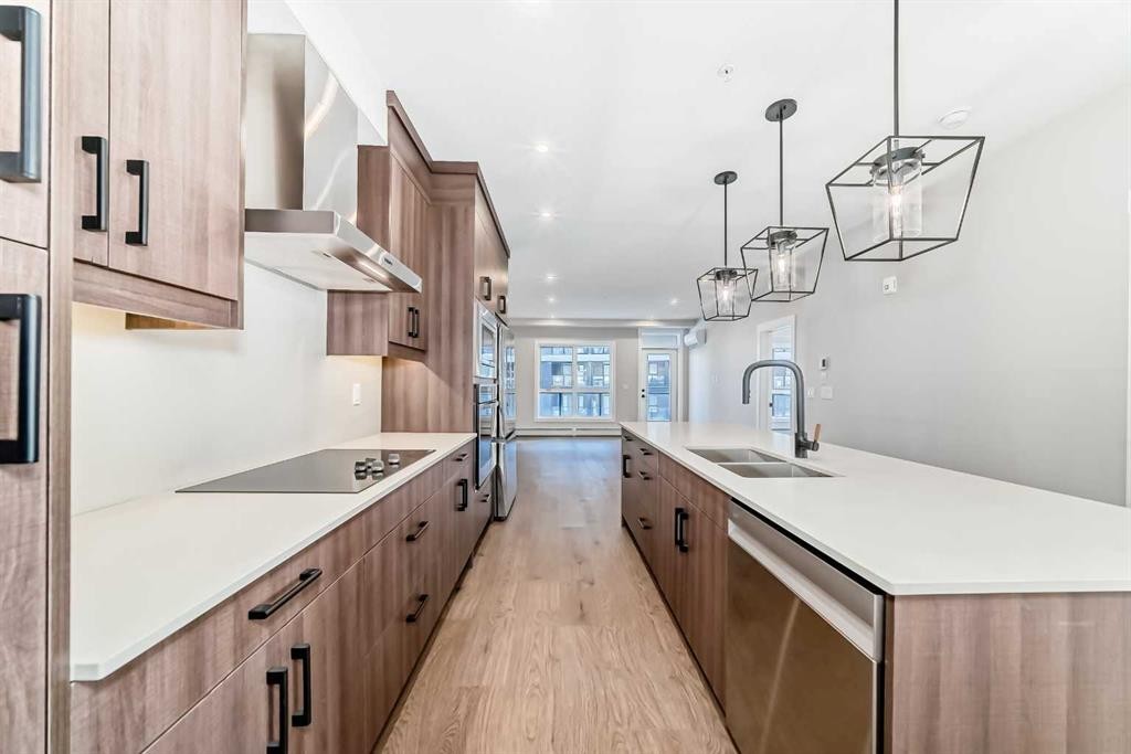 7121-1802 Mahogany Boulevard Se, Calgary, AB - Indoor Photo Showing Kitchen With Double Sink With Upgraded Kitchen