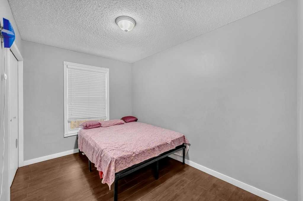 1140 Abbeydale Drive Ne, Calgary, AB - Indoor Photo Showing Bedroom