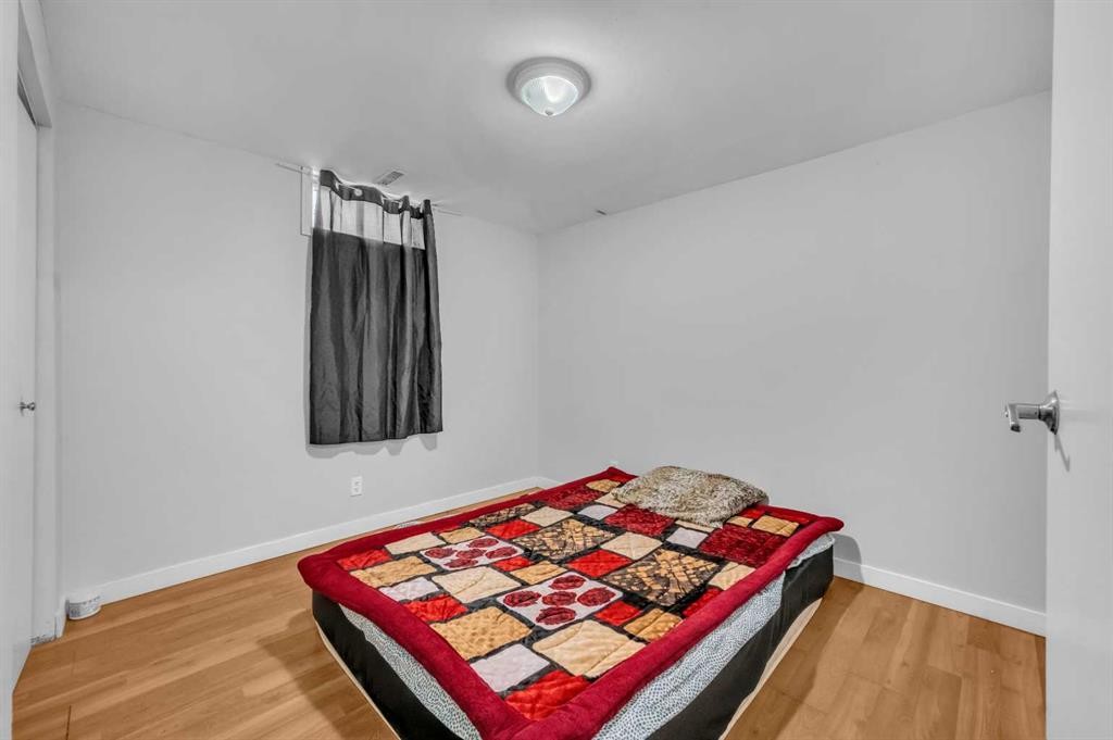1140 Abbeydale Drive Ne, Calgary, AB - Indoor Photo Showing Bedroom