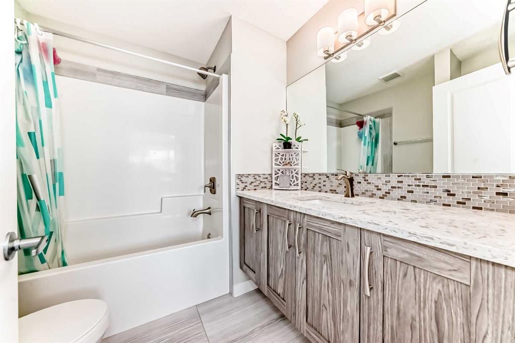4143 Seton Drive Se, Calgary, AB - Indoor Photo Showing Bathroom