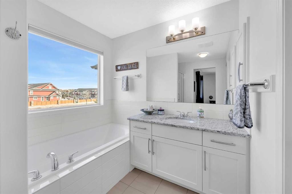 30 Cranarch View Se, Calgary, AB - Indoor Photo Showing Bathroom
