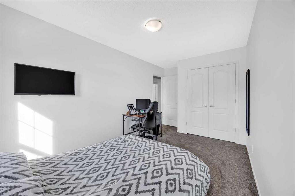 30 Cranarch View Se, Calgary, AB - Indoor Photo Showing Bedroom