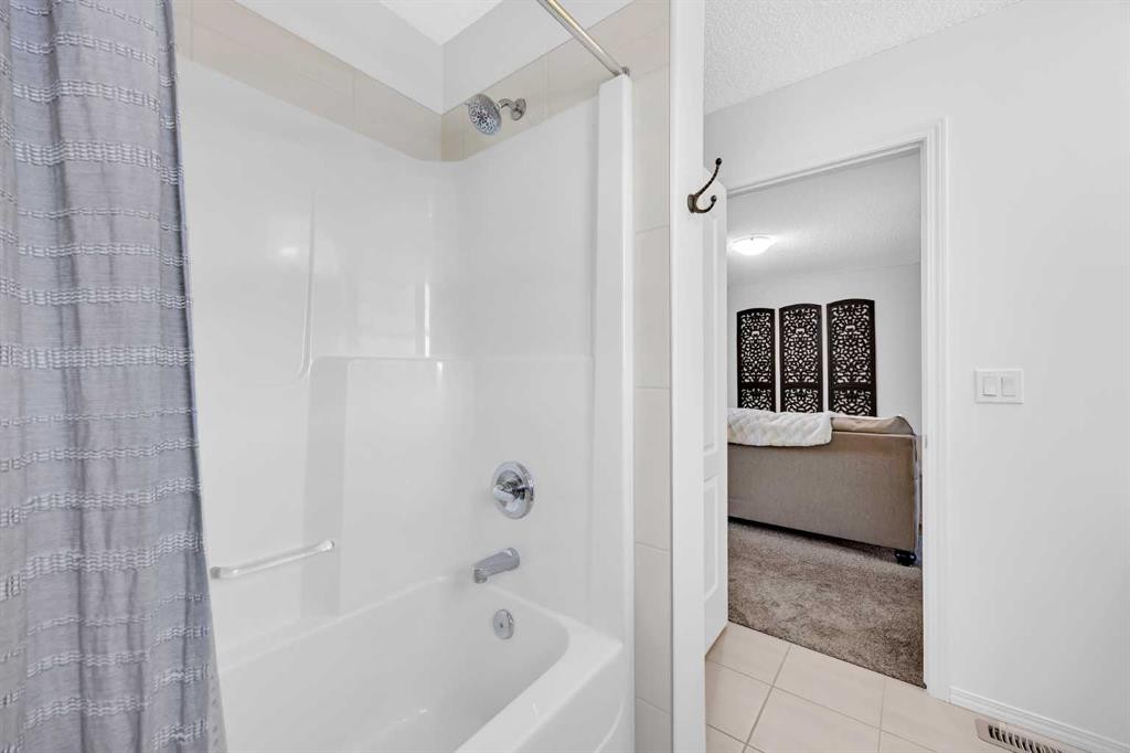 30 Cranarch View Se, Calgary, AB - Indoor Photo Showing Bathroom
