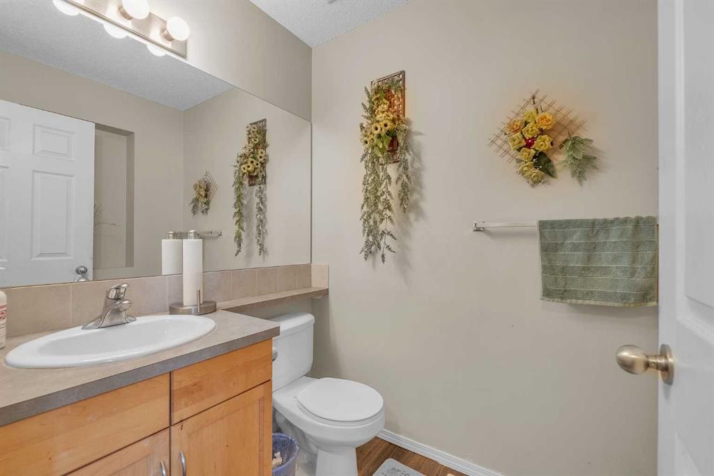 115 Evermeadow Avenue Sw, Calgary, AB - Indoor Photo Showing Bathroom