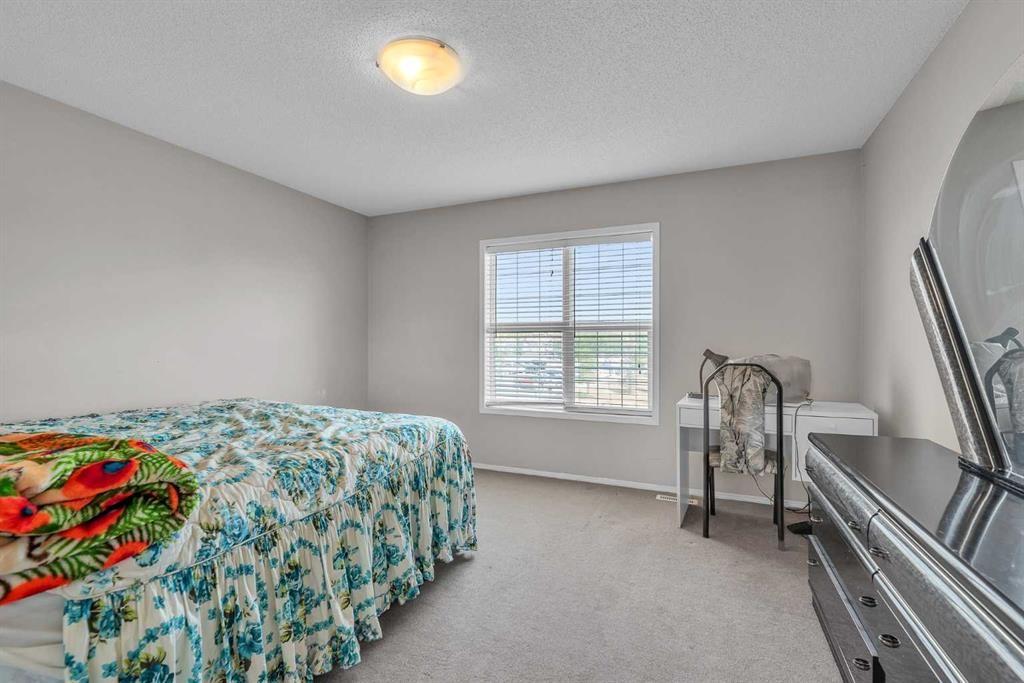 115 Evermeadow Avenue Sw, Calgary, AB - Indoor Photo Showing Bedroom
